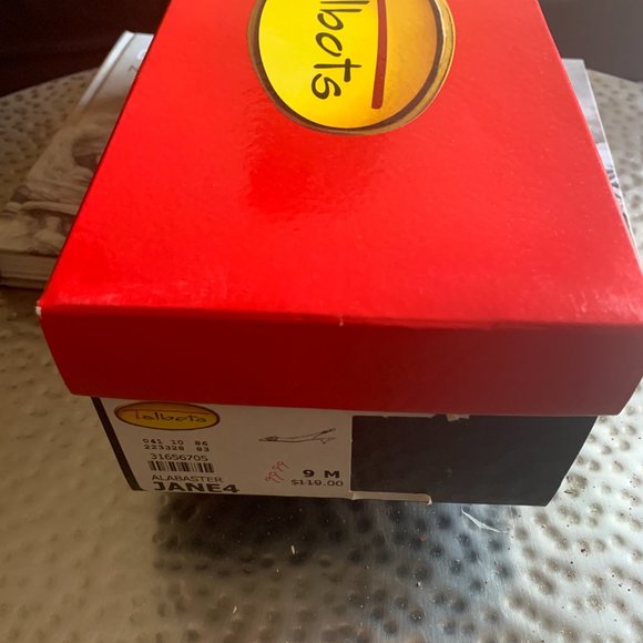 Talbots - Cream color kitten heels - New in box Never worn - size 9 - Picture 5 of 6